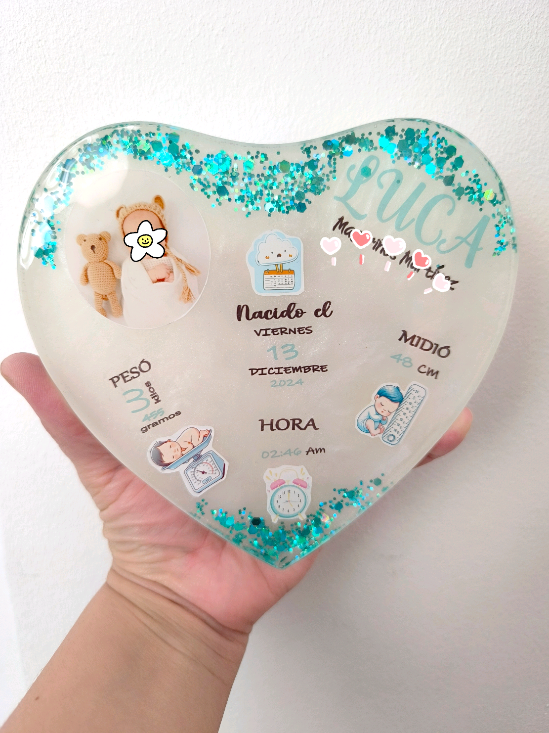 Un natalicio es un recuerdo eterno ❤️ . . . . . . . . . #easy #resinaepoxi #resina #epoxy #memories #newborn #DIY #craft #crafts #tutorial #recuerdos #bebe #newbornbaby #nacimiento #baby #cute #special 