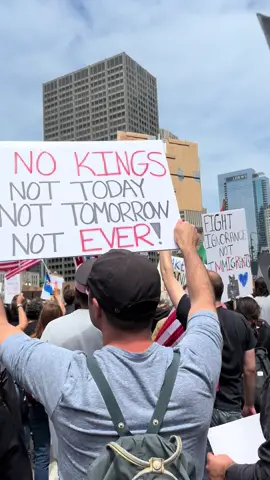 Some sites and sounds of the No King protest #Chicago #FDT #NoKing #shame #Trumptower #saveourdemocracy 