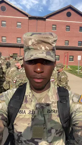 rock that body 🕺 #fyp #miltok #army #88m 