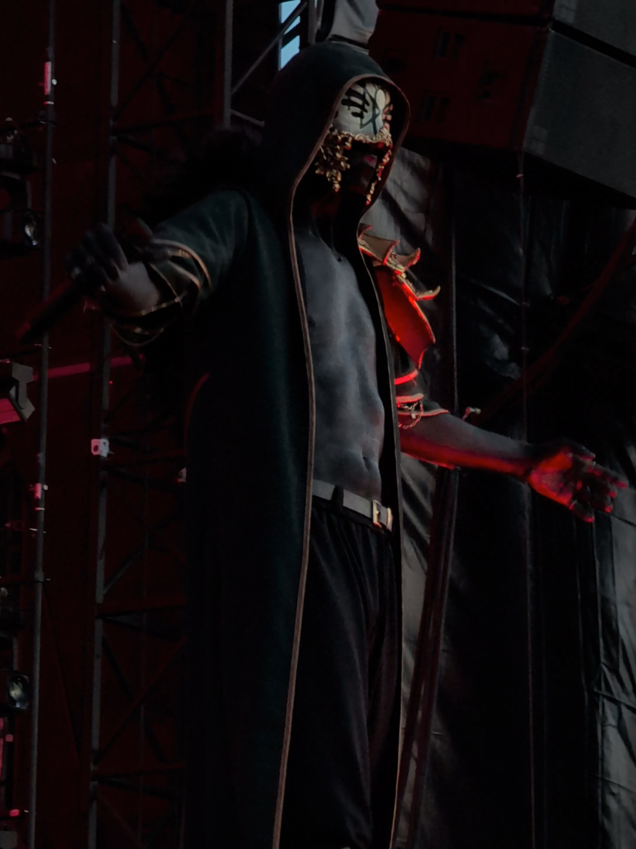 keep vore on I beg. . . #sleeptoken #eveninarcadiasleeptoken #sleeptokenworship #sleeptokenband #downloadfestival 