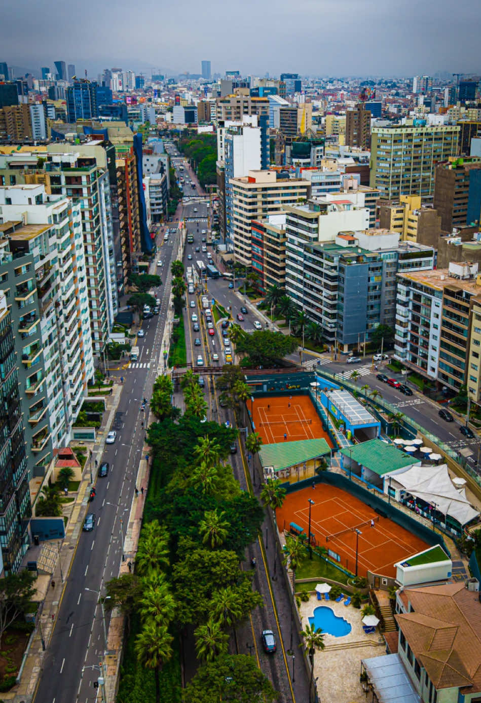 Así se vio el recorrido de este Depa desde la vista de mi drone 🤩🚀✨💯 #drone #peru #dji #inmobiliaria #pilot #pro #fpv #avata2 #parati #fyp #viral #lima #wow #epic #realstate #cinematic #interiores #inside