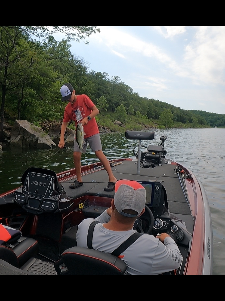 A little Lake Tenkiller action ##eliteseries #laketenkiller #foryoupage #fyp #alwaysberecording #gopro #yamaha #skeeterboats 