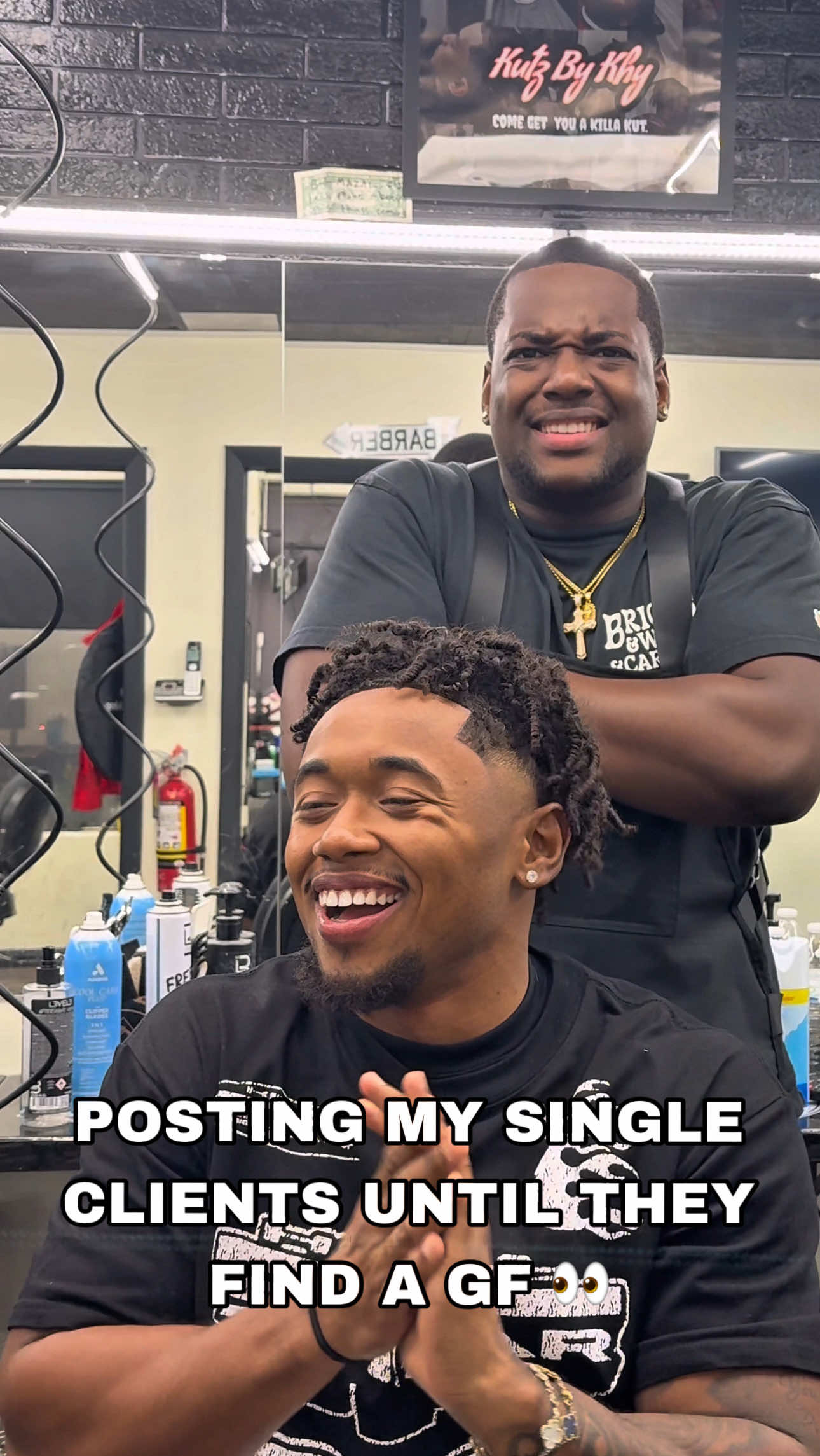 Whats the word chat?😭| HOLLYWOOD, FL 📍| Use the link in my bio to book⬆️ | DAY 53 Always accepting new clients‼️ Follow for more daily content🤝🏿  • • • • #viral #trending #discover #barber #barbershop #haircut #miamibarber #browardbarber #pembrokepinesbarber #daviebarber #plantationbarber #hollywoodbarber #floridabarber #bocaratonbarber #transformation #clean #sharp #natural #trend #before #after #natural #fade #dropfade #crispylineup #lineup #crispy #asmr #kutzbykhy #Soccer #funny #fyp #foryoupage #wendyortiz #smoothgio @SmoothGio 