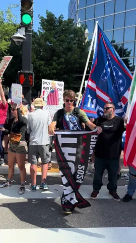 Boys are back in town baby 👊🏼🇺🇸 #MEGA #Tampa #donaldtrumpisyourpresident #ice #tampapd #protest 