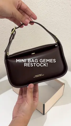 Salfok sama warna barunya🥹 buruan checkout mumpung Kindy Bag lagi restock‼️ Udah dapet free box juga ya💓 #jimshoney #racuntiktok #belilokal #belilokalchallenge #tasjimshoney #slingbag #taslokal #minibag #ranselsekolah #tasselempang #taswanita #kindybag 
