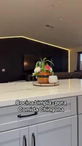 Aqui es donde se cocina la comida 🥘  para mi emprendimiento 🥹🙌🏼🤍#EraFlowers #kitchen #KitchenHacks #kitchengadgets #goals #metas #fypシ #viraltiktok #inspo #inspiracion 
