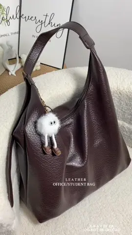 soft leather large capacity shoulder bag #schoolbag #officebag #shoulderbag #bag #collegebag #leatherbag #crossbodybag #shoulderbagforwomen 