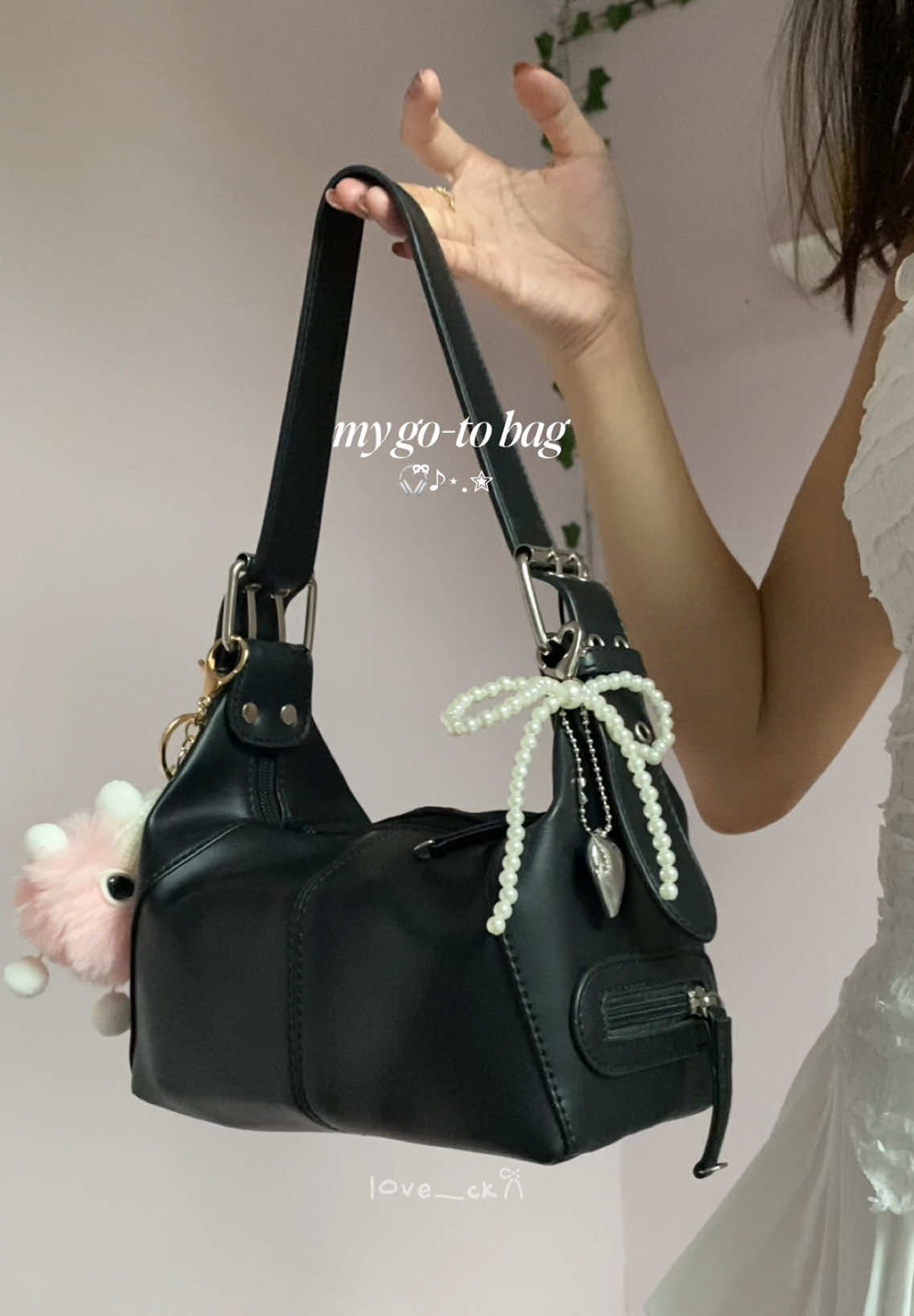 my go-to bag 🖤✨ #bag #shouderbag #bagforwomen #mumubag 
