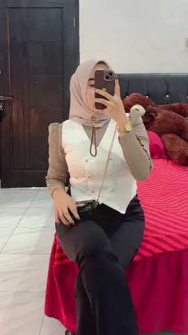 #fypageシ #fypシ #fypシ゚viral #ootdhijabstyle #vestrajut #vestwanita #ootdhijabsimple 
