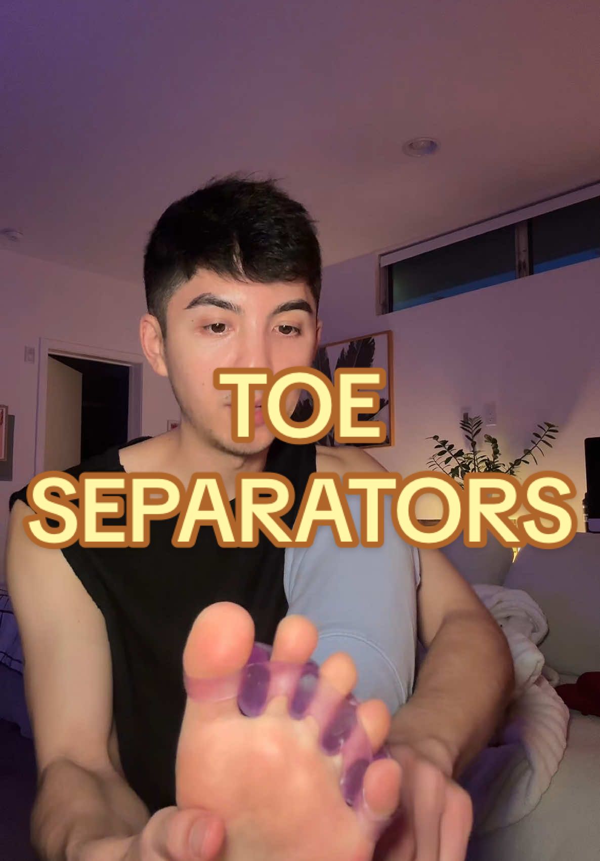 my toes were cramped 24/7 from narrow shoes these toe separators help stretch and realign everything—i wear them while working, cleaning, even just watching tv #toeseparators #footpainrelief #tiktokshopmusthaves #tiktokshopcreatorpicks #footcaretools #bunionsupport #stayhomewellness
