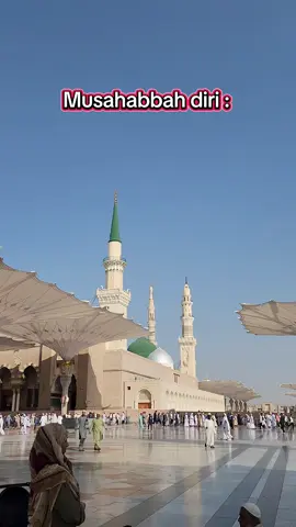Surat An-Nisa ayat 161 menegaskan tentang pentingnya menghindari riba dan menjaga keadilan dalam urusan ekonomi. Tindakan riba dan memakan harta orang lain dengan cara yang tidak sah adalah dosa besar yang akan mendapatkan hukuman di akhirat. Ayat ini mengajak umat Islam untuk menjaga keadilan dan menjauhi praktik-praktik yang dapat merugikan orang lain. 