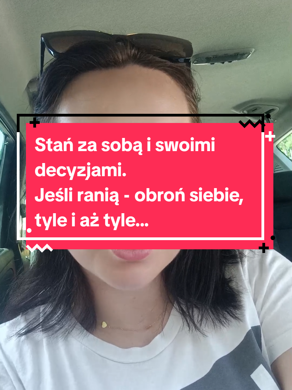 Nie tłumacz się za innych.  Po prostu nie tłumacz innych.  Czemu wytłumaczysz każdego, a siebie nie? Czemu tłumaczysz ich zachowanie, a za sobą nie staniesz ? 