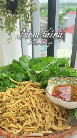 Ô nem thính nấm đùi gà ngon lắm đó mà nhiều bác chưa biết này. Em đi ăn chay mê nhất món này luôn đó #nemthinhnamduiga #nemthinhchay #comnha #nauan #nauancungtiktok #cooking #homnayangi #thinhnepbuphuong #venhaancom 