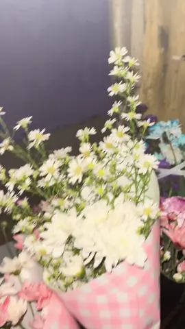 Fresh flowers nya ready kakak kakak,strat dari harga 15k sampe 25 ya,untuk sekitaran Rengasdengklok bisa cod#fyp #freshflowers #rengasdengklokkarawang 