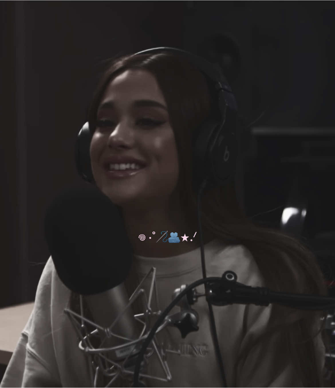 reminder that you are loved, no matter how much of a dark place you’re in or how hopeless you feel, you are truly never alone. reach out and please don’t be afraid to ask for help. i love you . ⋆♡ #arianagrande #arianagrandebutera #arinator #MentalHealth #mentalhealthmatters #fyp #foryou 