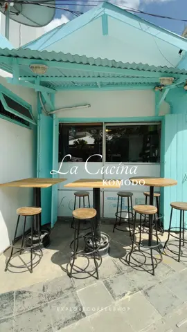 LA CUCINA ☕️ @lacucinakomodo 📍Jl. Soekarno Hatta, Labuan Bajo, Indonesia ⏰ Mon-Sun: 7AM - 11PM Ke salah satu Italian Resto yang Valentino Rossi approved!!! All menu is so fresh and tasty! Harus banget cobain tiramisunya! Fave: Tagliatelle Panna e Prosciutto (98K) Spaghetti Tonno e Melanzane (88K) Pizza Bianca (66K) Tiramissu (76K) Note: Non Halal — #explorecoffeeshop #lacucina #italianfood #labuanbajo