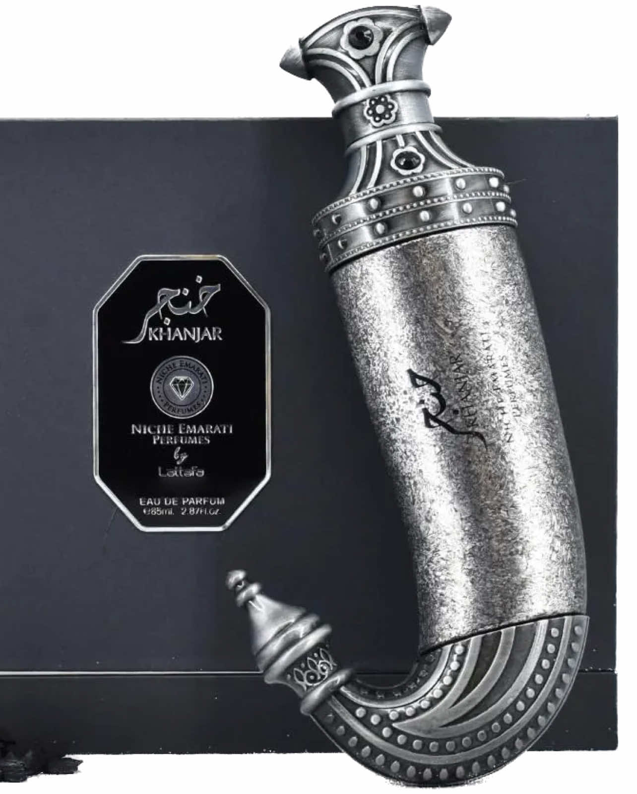 🔥 Deixe-se levar por uma experiência sensorial única. Com Khanjar Lattafa, cada borrifada é um convite a desvendar o luxo e o mistério do Oriente. Sinta a presença marcante e a aura inesquecível que este perfume amadeirado, especiado e levemente adocicado exala, revelando uma sofisticação sem igual. ✨ Notas de cabeça: Abertura vibrante com toques cítricos e especiarias. 🌿 Notas de coração: Toque amadeirado nobre e notas florais. 💼 Notas de fundo: Âmbar, baunilha e almíscar que deixam um rastro inesquecível. 🎯Perfeito para quem busca uma fragrância sofisticada, duradoura e que exala confiança. Seja para uma ocasião especial ou para elevar o seu dia a dia, Khanjar Lattafa é a escolha perfeita. #KhanjarLattafa #PerfumeÁrabe #FragrânciaOriental #PerfumeMasculino #PerfumeFeminino #Luxo #AromaInesquecível #VendaDePerfume #Lattafa #perfumes #fyp #fy #importados 