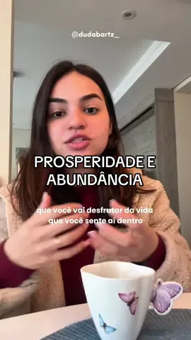 A única coisa que divide você da vida atual para a vida que você sonha é uma decisão! Decidir agir, decidir sair desse lugar. Se comprometer com a mudança e fazer o necessário para ela acontecer.  Você merece mais. Você merece uma vida próspera, e eu to aqui para te mostrar esse caminho ✨🙏🏻 #mentalidade #prosperidade #crescimento #empreendedorismo #trabalho #motivação #motivational 