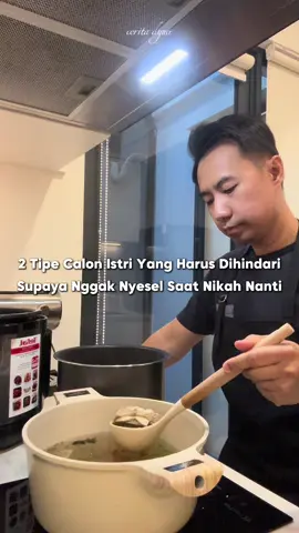Matre dan realistis itu beda ya, perbedaannya paling gampang dengan contoh : -Kalau ada calon istri dari keluarga berada, dan memang biasa hidup mewah, naik mobil, bahkan dia sendiri juga bisa cari uang walaupun orangtua kaya, maka sangat wajar kalau punya standar calon suami yang kaya juga dan berpenghasilan tinggi. Maka kalau seperti ini tidak bisa disebut matre, tapi dia mencari yang setara. -Jika ada calon istri yang dari keluarga sederhana, tidak punya mobil, bahkan dia juga tidak mau bekerja, tapi menuntut pasangannya untuk membiayai sesuatu yang dia sendiri tidak bisa hasilkan, maka bisa disebut matre/tidak realistis. Resep recook dari @ryannehamdali 👍👌 