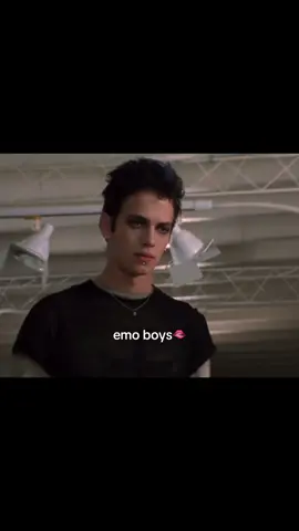 movies don’t really have emo boys 😞 #emo #emoboy #2000s #00s #y2k #aesthetic #fashion #throwback #foryou #foryoupage #edit #viral #real #relatable #goviral #blowthisup #zxycba #trending #goth 