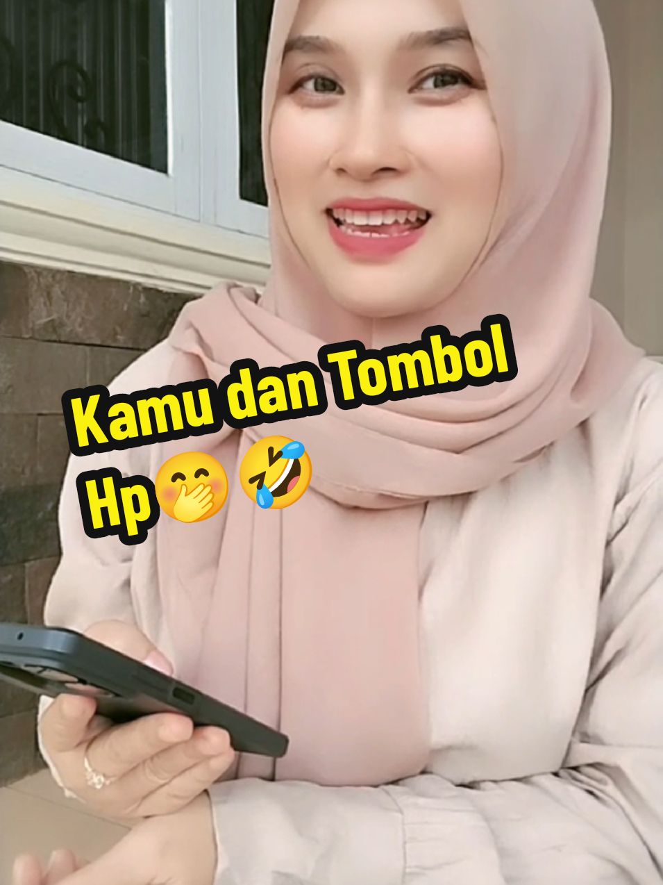 Kamu dan Tombol HP🤣🤭#lucu #momresinda #lucuk 