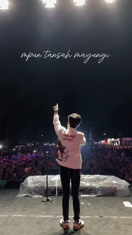 Pertama kali bawakan lagu Nresnani di Jambi 🥹✨ Next bawakan di mana lagi yah ?  #lavora #nresnani #jambi #singphoriajambi #fyp 