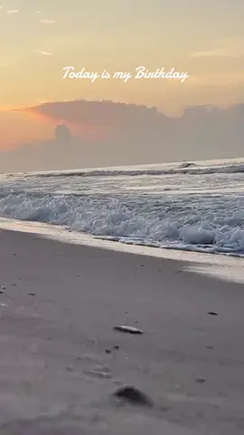 Happy Birthday to me 🎂 🥳 Happy Birthday to any other June 15th friends out there. #birthdaysunrise #goodmorning  #41 #orangebeach 