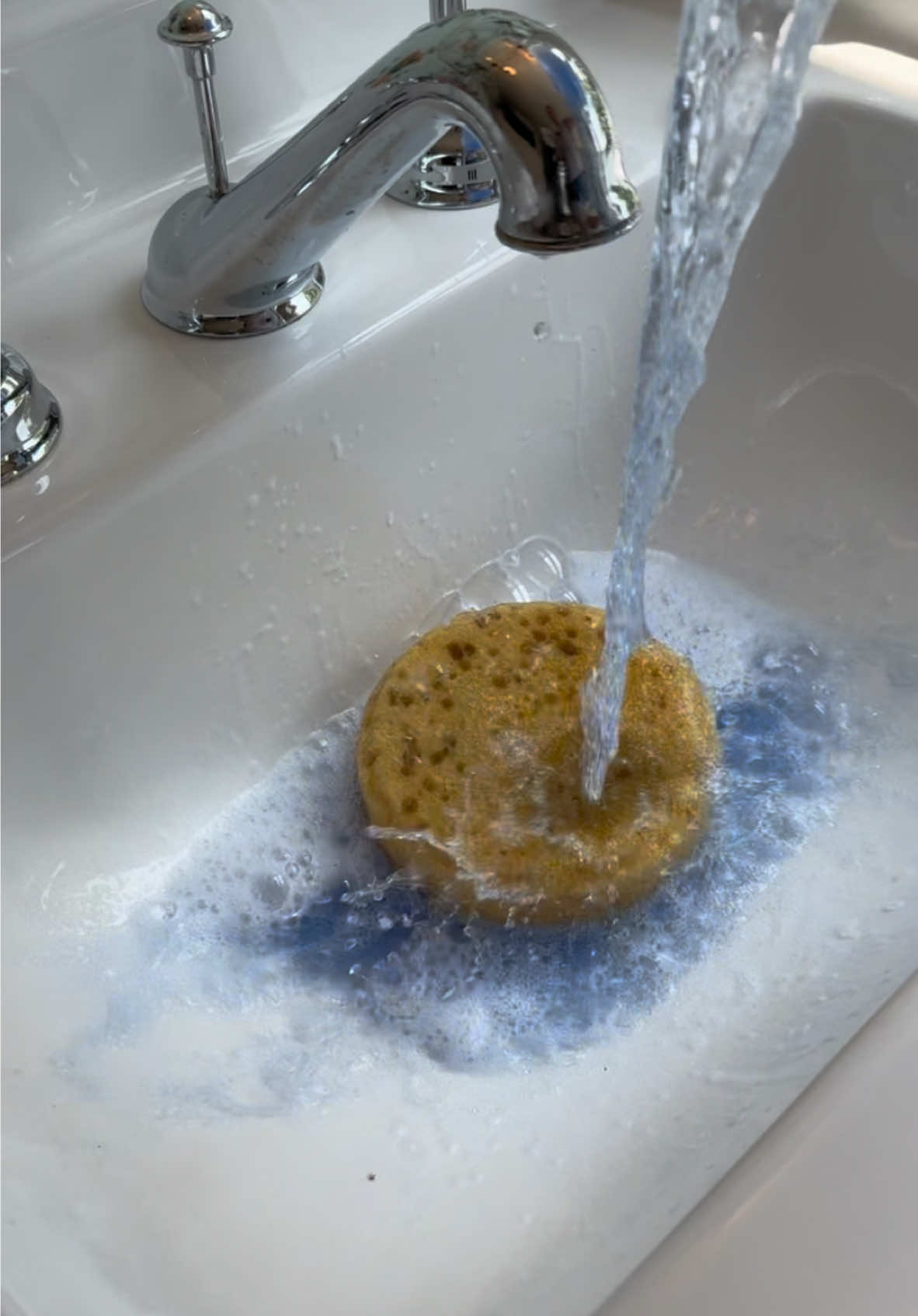 Sudsy Sink Scrub🫧 #cleaning #CleanTok #asmr 