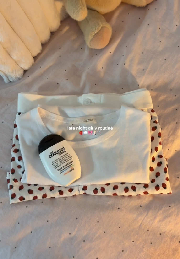 late night girly routine - spędźmy razem relaksujący wieczór przed nowym tygodniem 🍓🛁   #nightroutine #girlynight #showerroutine #skincareroutine #sundayroutine #sundayselfcare #SelfCare #eveningroutine #relaxingvideos #cozynight #nightvibes #unwind #asmrsounds #pinterestaesthetic  #girlygirl #girlytok #girltherapy