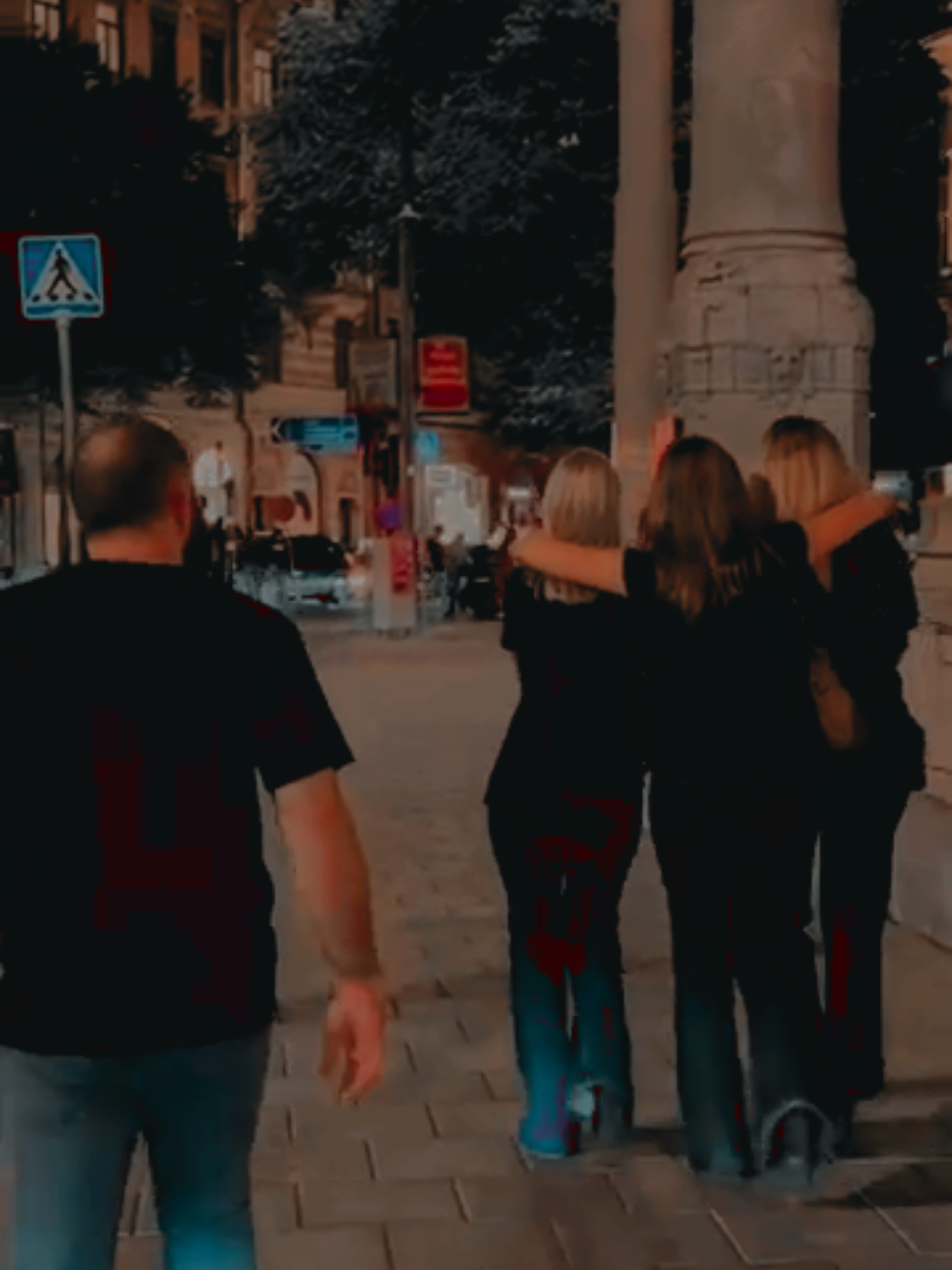 London night life🇬🇧#😍💕 #ukstreetwear #viral #foryou #tik_tok #girls #manchestercity #Lifestyle #england #beauty #liverpool #videoviral #nightlife #unitedkingdom #uknightlife 