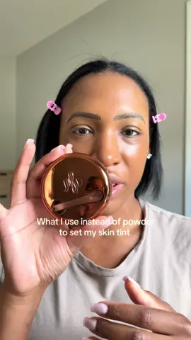 The @DanessaMyricksBeauty blurring balm powder gives me a smooth, blurred set without the powdery look 🤍 perfect for skin tints and soft makeup days. #danessamyricks #blurringbalmpowder #cleanmakeup #skintint #naturalmatte #softmakeuplook #settingpowder #glowingskin #everydaymakeup 