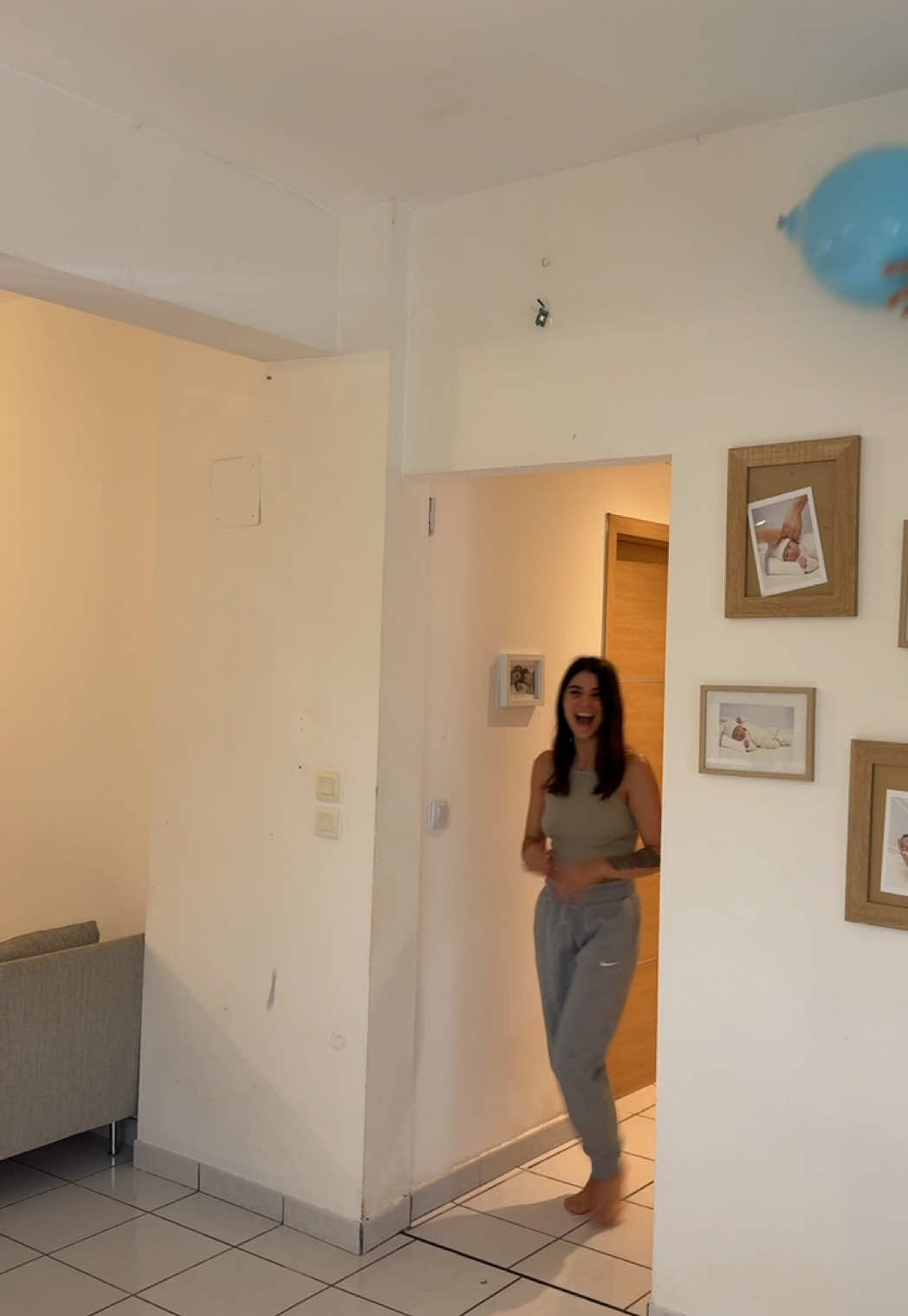 Ne jamais faire confiance à quelqu’un qui a accès à des ballons 🤡🎈😂 #prank #couple #FamilyFun #tiktokfrance🇨🇵 #funnymoments #couplegoals #fry #prankvideo #tiktokbrasil #funn 
