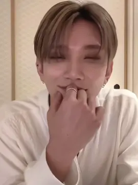 you’re so good looking without your glasses #gyushua 