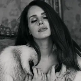 lana my queen | ib: crisshoota #lanadelrey #aftereffects #thecolorviolet #transitionedit #aesthetic #ui #apple #creative #imessage #instagram #graphicdesign #fyp