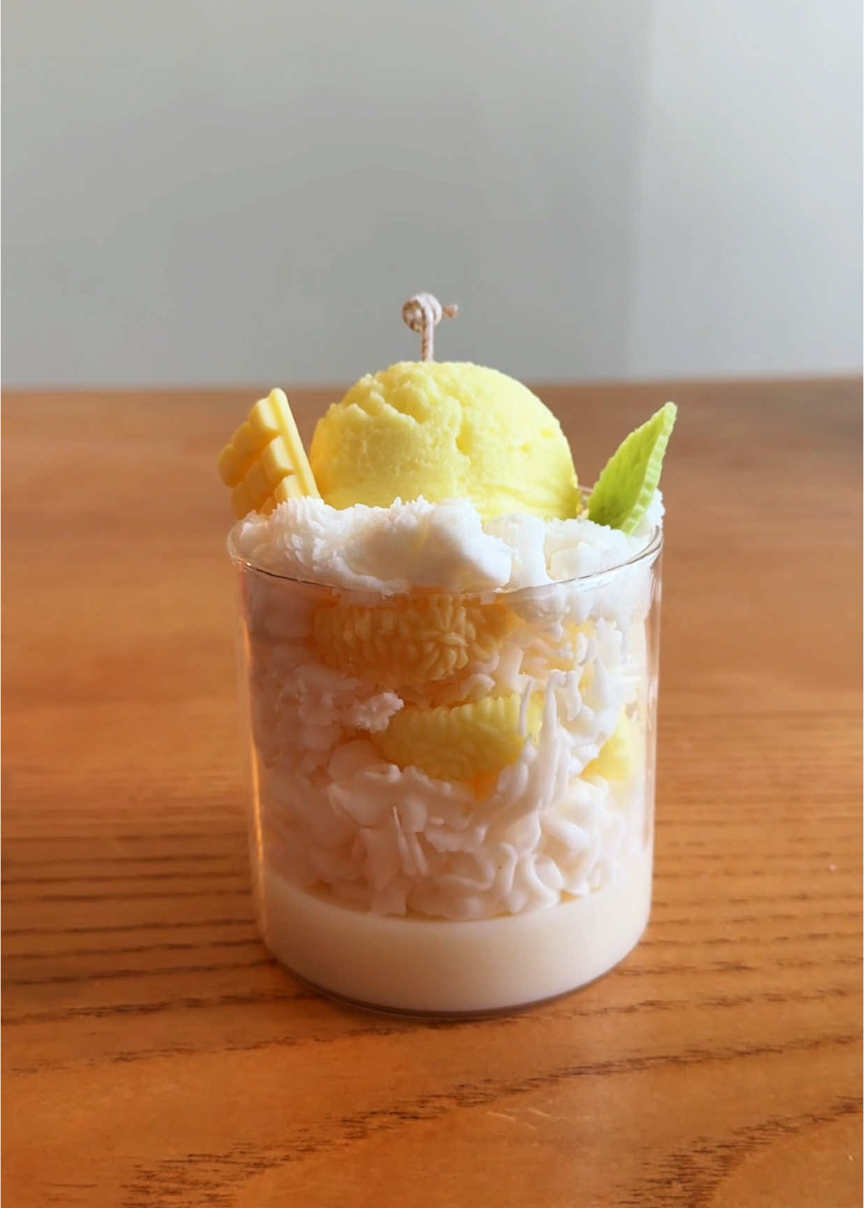 🥰Hi, friends, today I'm going to make a cup of orange-flavored ice cream🍊 with soybean wax. Do you want to eat it?🤣But I'm sorry, it's not edible🥺 #candles #candle #Handmade #scentedcandle #soywax #yellowcandle #homedecor #SelfCare #cozyvibes 