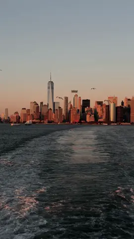 That moment when you realize — you’re no longer a tourist here. NY is your home now🤍 #newyork #nyc #newyorkcity #newyorker #nycferry #statenislandferry #newyorkferry #newyorkaesthetic #ferryride #ferrynyc #nyctiktok #trending #aestetic #goldenhour #sunset #tiktoktrend 