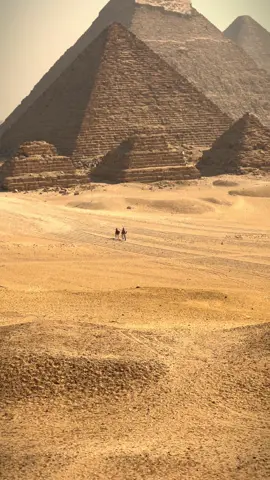 A mind blowing 🤯 experience  Just imagine you’re walking into the most biggest structure of ancient world.  Fun fact: Egyptian Pyramids were tallest man made structures in the world for nearly 3,800 😱  #ancient #egypt #ancientegypt #ancienthistory #pyramid #pyramids #pyramidsofgiza #giza #explore 