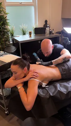 I’m so happy with it 🥹👏🏼 I got it done by Matt Roe in his Kensington studio #newtattoo #tinytattoo #finelinetattoo 