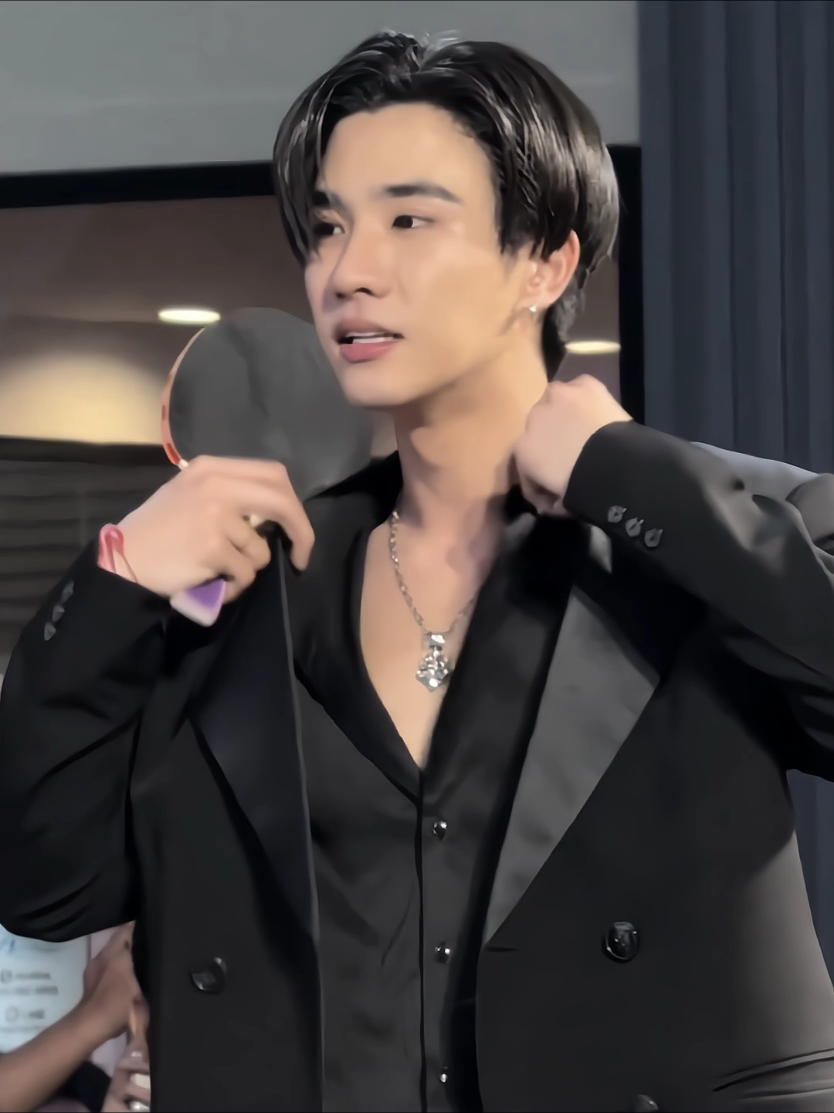 HES SO HANDSOME IM CRYING (cr to the owners of the clips from x) #perthtanapon #perthppe #perthsanta #foryou #fyp #thailand #dontflop 