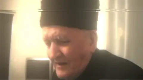 На видео кезлевский йырлай Эмир Усеин АбибуЛла огьлу Риза . Стариков (родившихся до депортации)практически не осталось ,а молодежь не имеет никакого представления о культуре и традициях своих предков  #крымскиетатары #крым #fyp #on #песня #мусульмане #ислам #ханафиты #красиво #рекомендации #ottoman #предки #история #crimeantatar #ahlusunnahwaljamaah 
