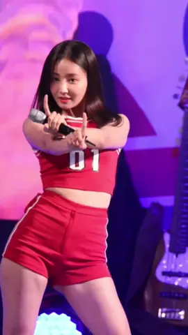 MOMOLAND (연우) - BAAM  #Fancam #momoland #baam #yeonwoo 