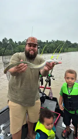 Catching a fish in less than 5 minutes on Father’s Day with the family 