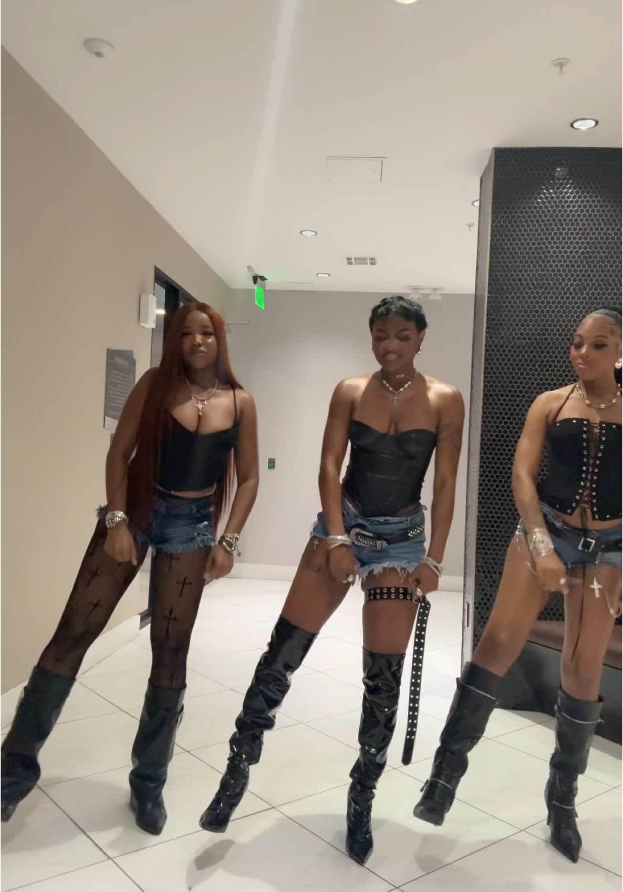 the running 😭when we finally get it right!!! #fyp #trio #amapiano #ncagurlz #dancing #bestfriend #trending #yebo #southafricatiktok🇿🇦 