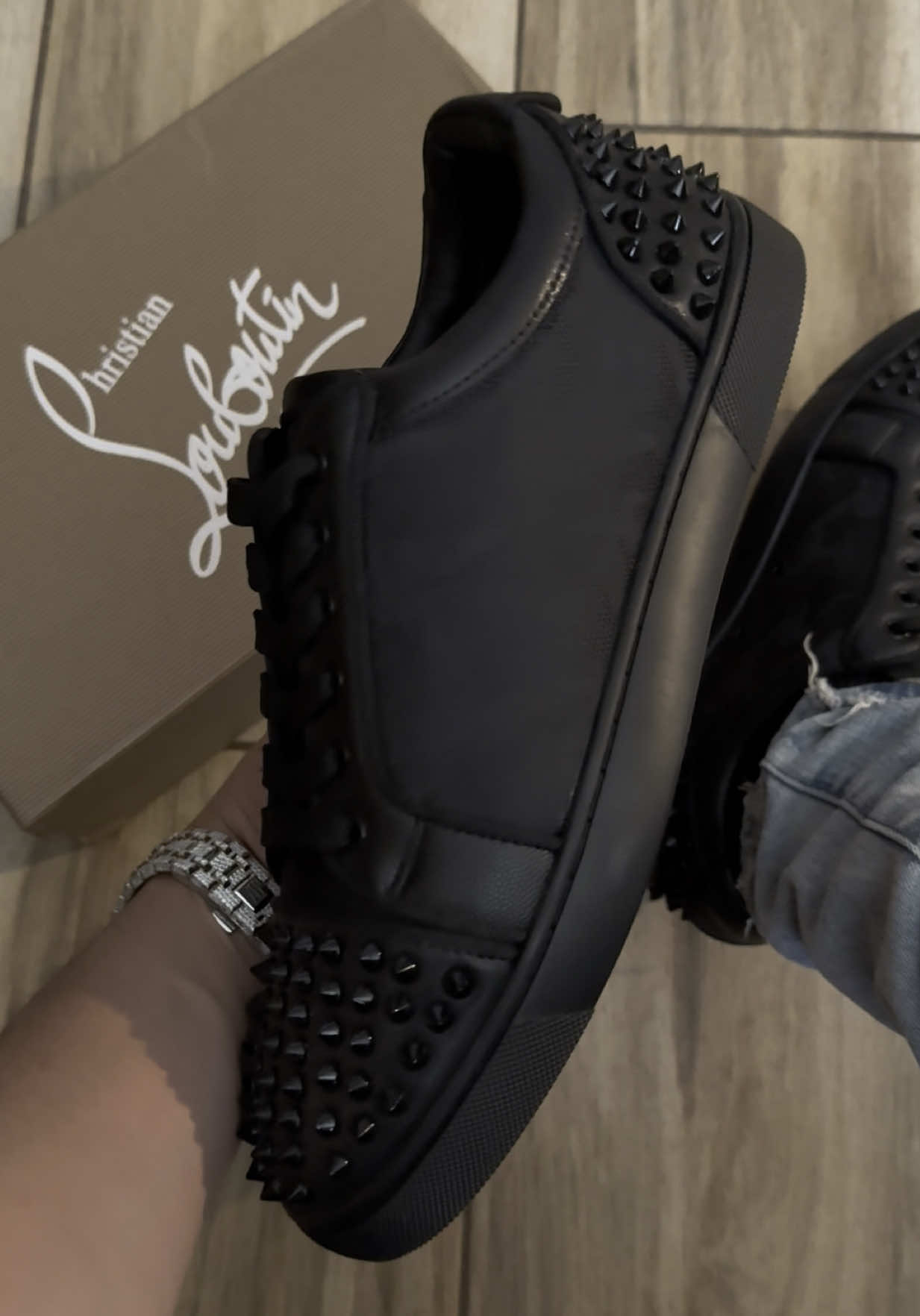 Red Bottoms 😍 #viral #fyp #luxury #legit #sneakers #designer #explore #blowthisup #trending #explorepage #luxuryshoes #alucines📿🧿🙈  #christianlouboutin 