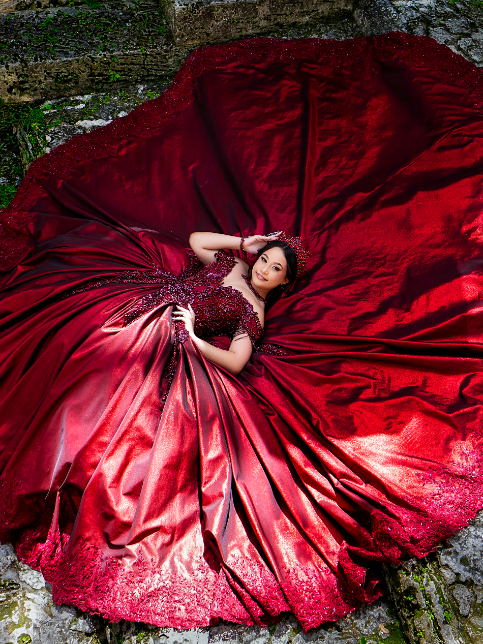 ✨ ¡Haz de tu sesión de Quinceañera una experiencia mágica con Rosy's Photography! ✨ 📸 Lo que ofrecemos para tu sesión de ensueño: 💫 Vestidos deslumbrantes y exclusivos para quinceañeras. 💫 Maquillaje y peinado profesional para resaltar tu belleza. 💫 Álbum premium de cristal y piel con los mejores recuerdos. 💫 Canvas y acrílicos de alta calidad para decorar con estilo. ✨ Celebra tu historia con fotos que capturan la magia de tus 15 para siempre. 📅 Reserva tu sesión hoy mismo y asegura tu fecha. 📍 Atención solo con cita previa: 1815 W Okeechobee Rd #5, Hialeah, FL 33010. 📞 Llámanos para más información: 786-641-4175. #quincedress #quincesphotographer #miamiphotography #miamiquinces #luxuryquinces #quinceañerapackages #quinceañeralooks #quincesmiami #sweet16 #quinceañeras #dreamphotos #quincephotos #viral #parati #rosysphotography #miamiphotographersneeded #parati #fyp 