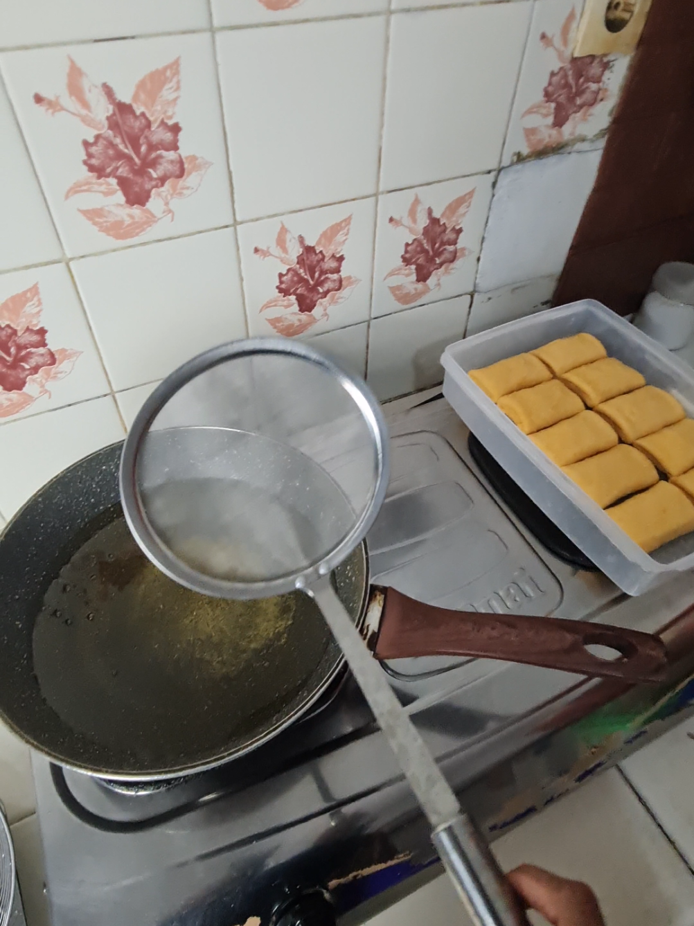 rekomendasi banget. #saringan #saringanminyak #saringanminyakstainless #saringanhalus #risolmayo #minyakgoreng #jualan 