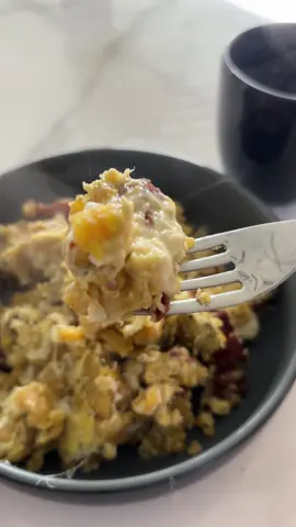 Una poesía ecuatoriana 🇪🇨servida en plato hondo: tigrillo con chicharrón, huevo y queso 🤍 ¿Cómo lo preparan en tu casa? ¡Cuéntame abajo! ⬇️ #RecetasEcuatorianas #tigrillo #CocinaDeCasa #ComidaEcuatoriana #DesayunoEcuatoriano #FoodTokEcuador #CocinaFacil #CocinaRápida #HechoEnCasa #CocinaConAmor