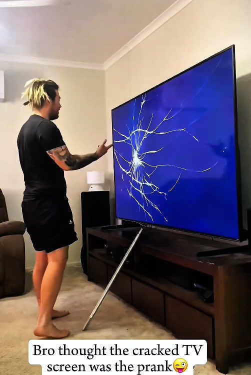 #prank #scarepranks #funnyprank #jumpscare #funnyreaction #prankreaction #funny #viral 