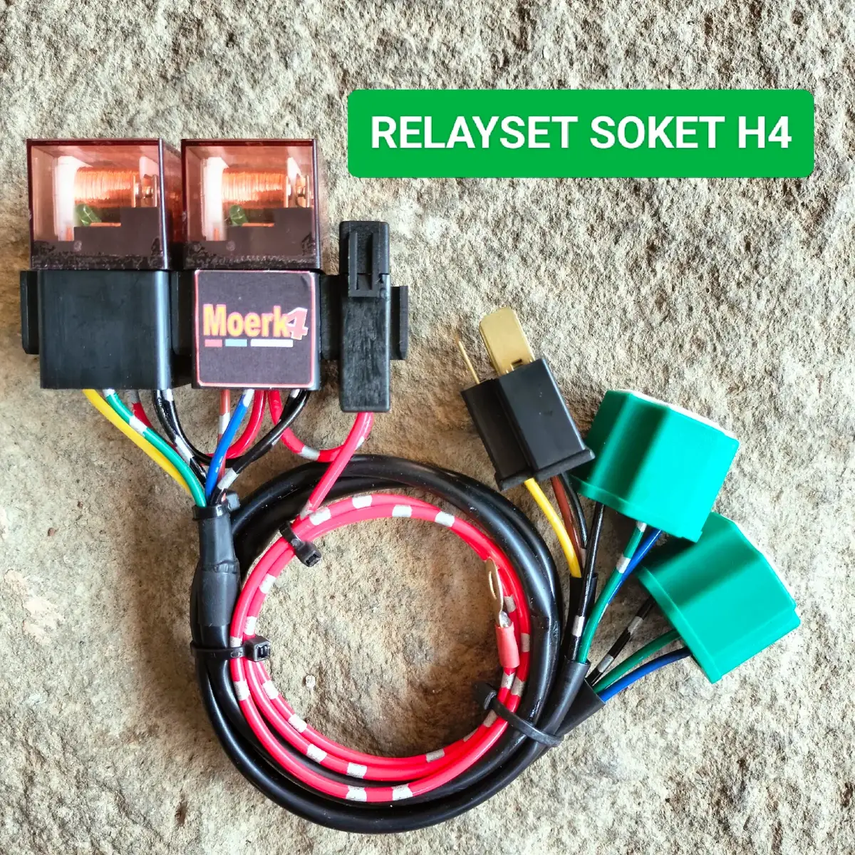 Relayset untuk lampu kendaraan dengan soket H4 pada bagian input dan output, dirancang untuk kemudahan pemasangan sistem plug and play (PNP). Menggunakan kabel bintik AVS sepanjang 50 cm dengan ukuran 0.85 mm, dilengkapi pelindung anti panas untuk keamanan maksimal. Memberikan kinerja stabil dan memastikan lampu menyala terang tanpa gangguan.