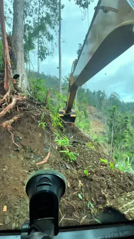 🤩😋🤪#anaktambang #storytambang #tambangnikelmorowali #kulitambang #operator_excavator #operatormuda #fyp 